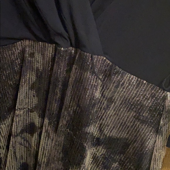 Leslie Fay Navy sequined 💿 evening dress! Perfect for WEDDING💍 season 💙 or Prom! - Picture 3 of 9